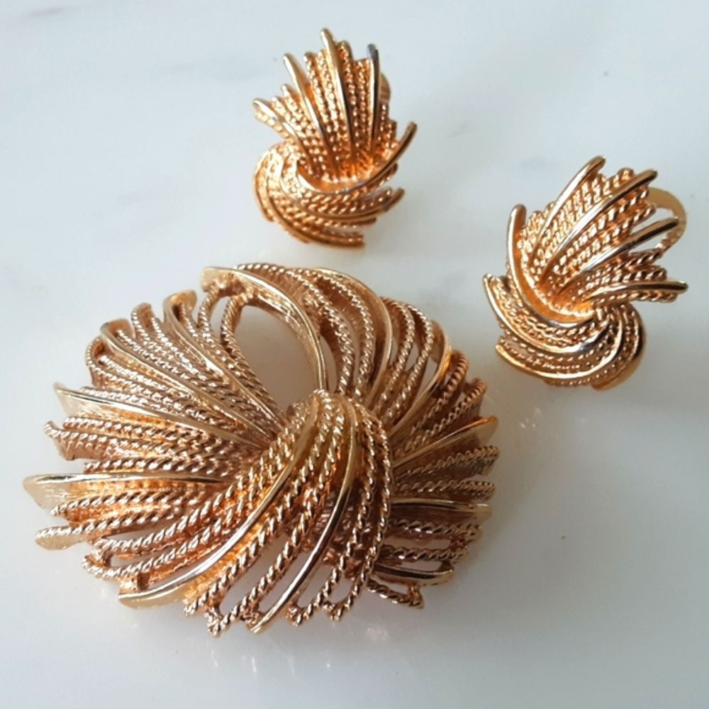 Monet Mirador Demi Parure Gold Plate Brooch | Clip on Earring Suit - Vtg
